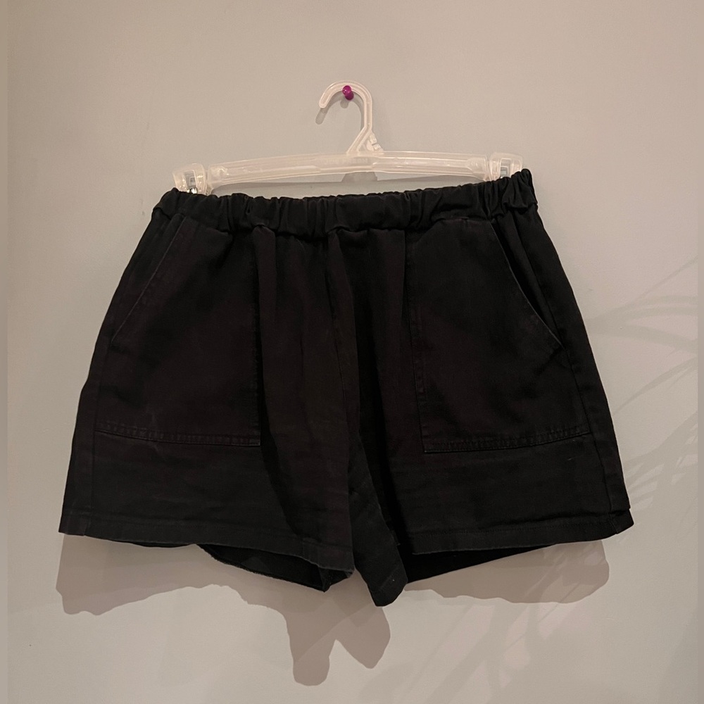 Black shekou shorts - size M